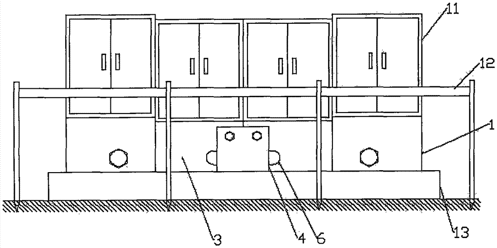 摘要 一种组合式配电柜底座,包括两个槽钢制成且张口正对的座架,在两